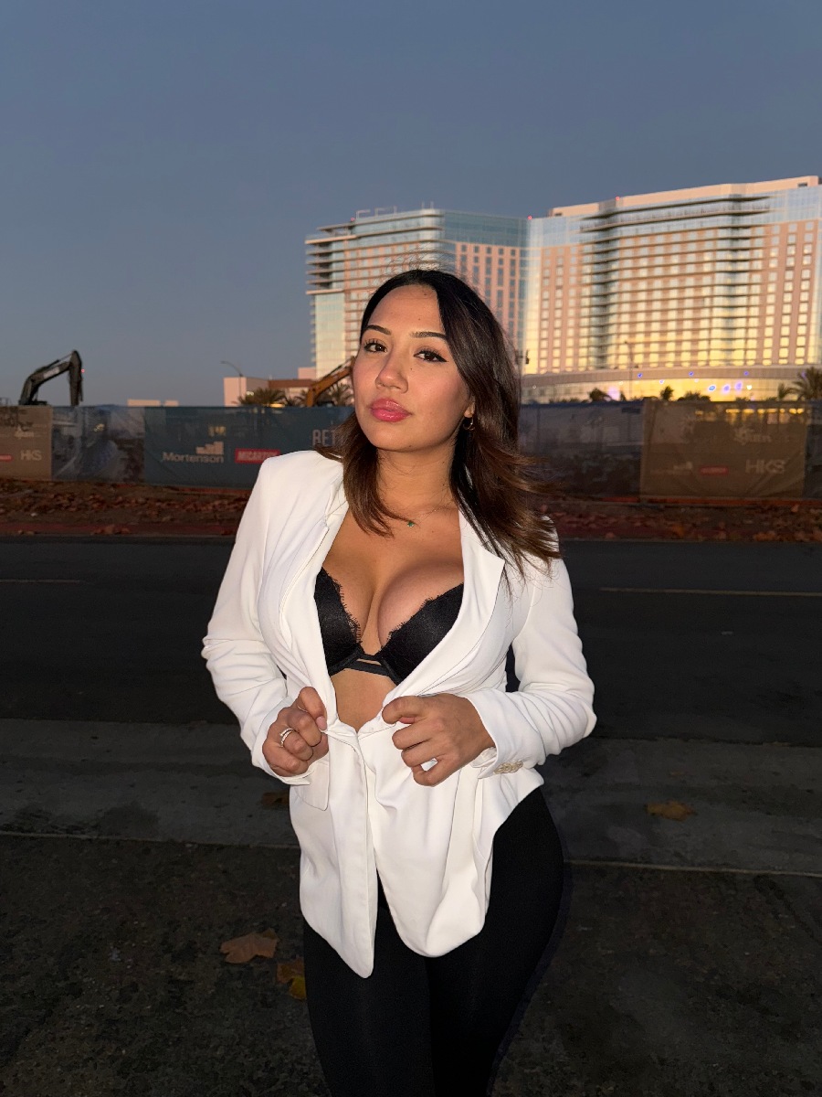 Take a pause and enjoy Ali Cruz — streaming from Xiangtan