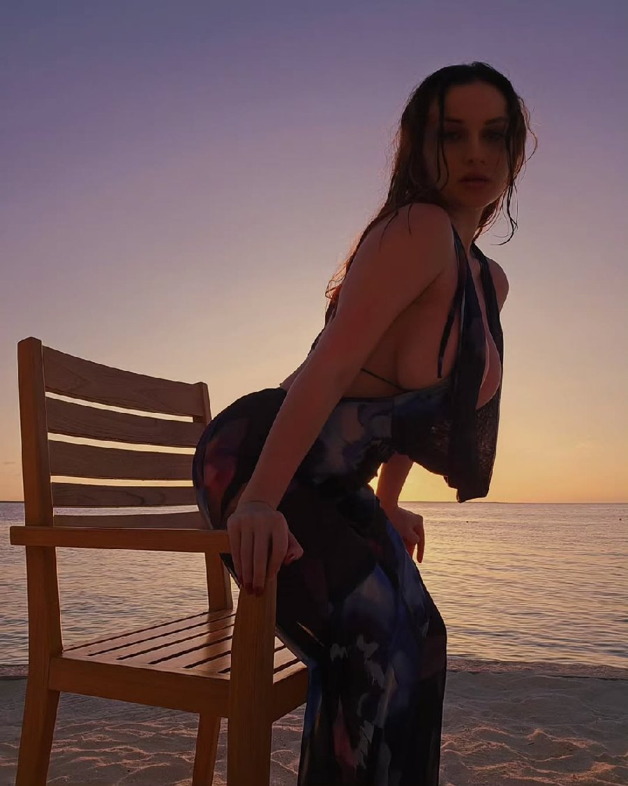 Sexy girl Miranda Faith nude in Xiangtan