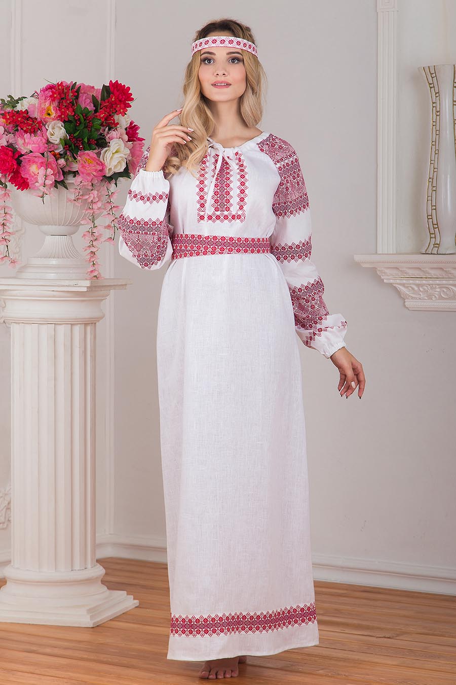 A playful frame from Women in Slavic costumes — online in Xiangtan