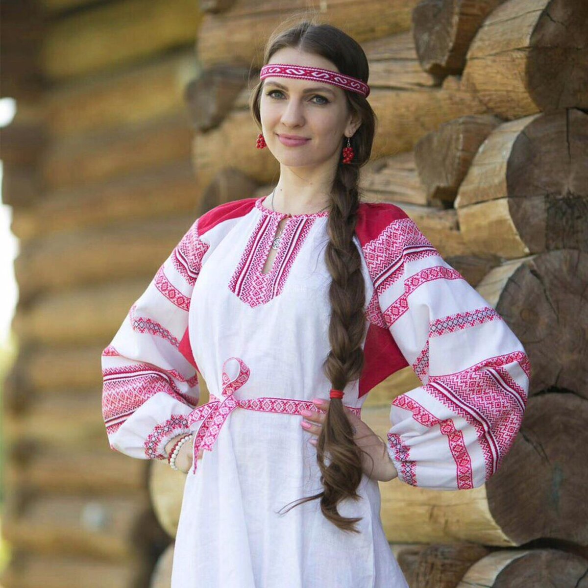 Girls in Slavic costumes brings the glow — live moments in Xiangtan