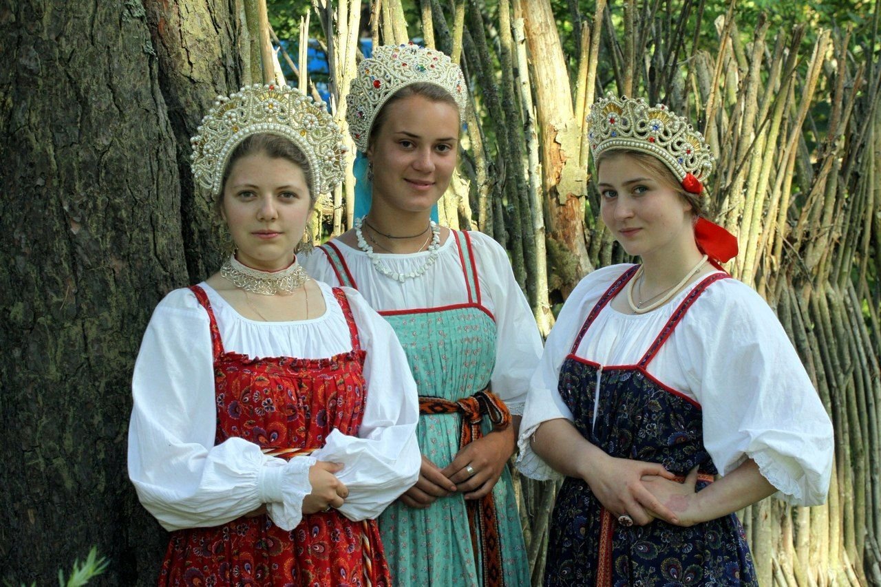 Sexy model Girls in Slavic costumes in Xiangtan